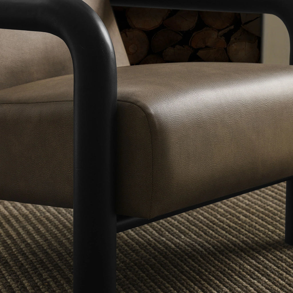 Fauteuil d'appoint Serene en cuir vegan noir champignon